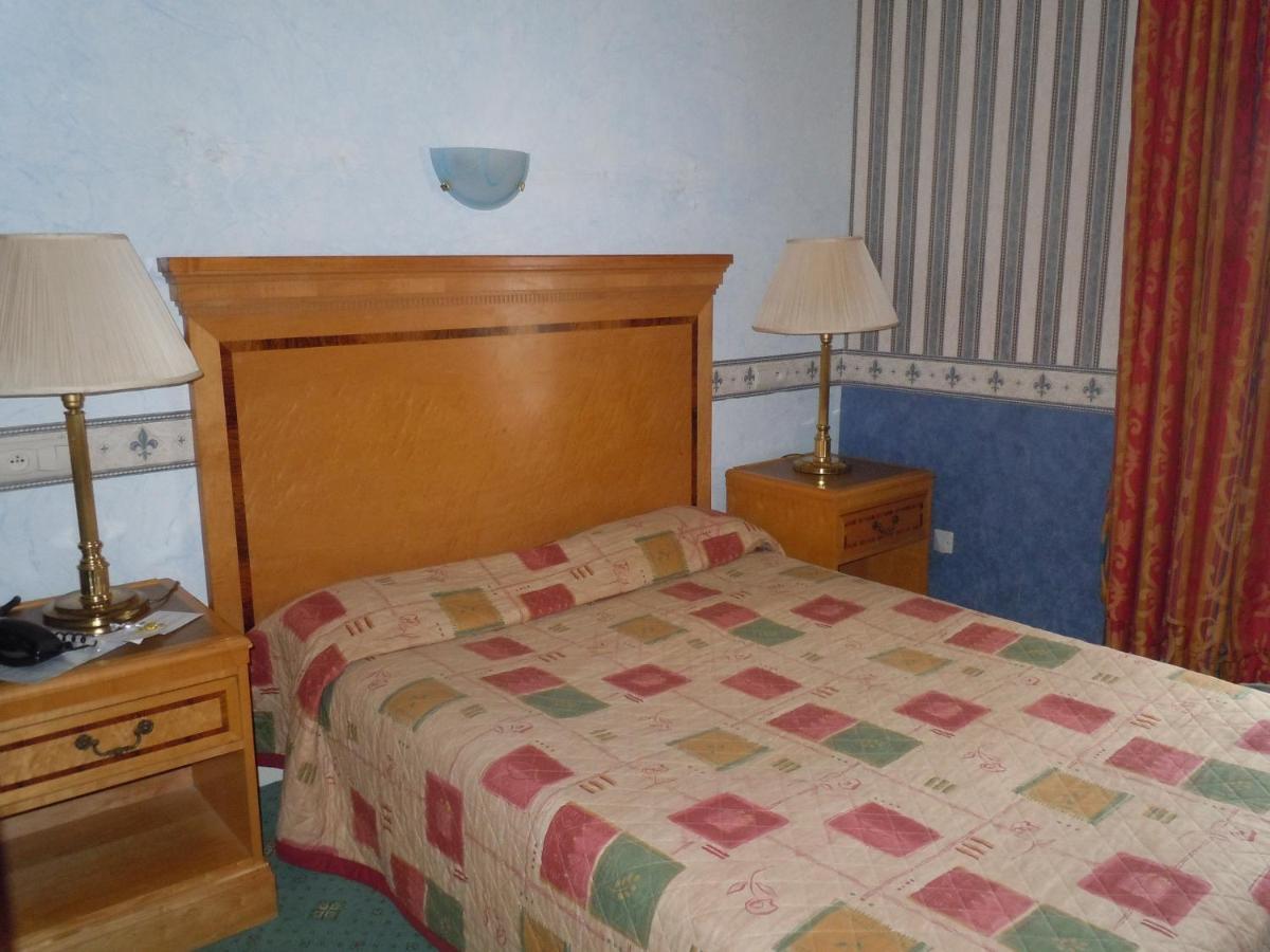 La Croix Blanche Hotel Монришар Стая снимка